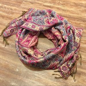 Reversible peacock print scarf w/ metallic detail